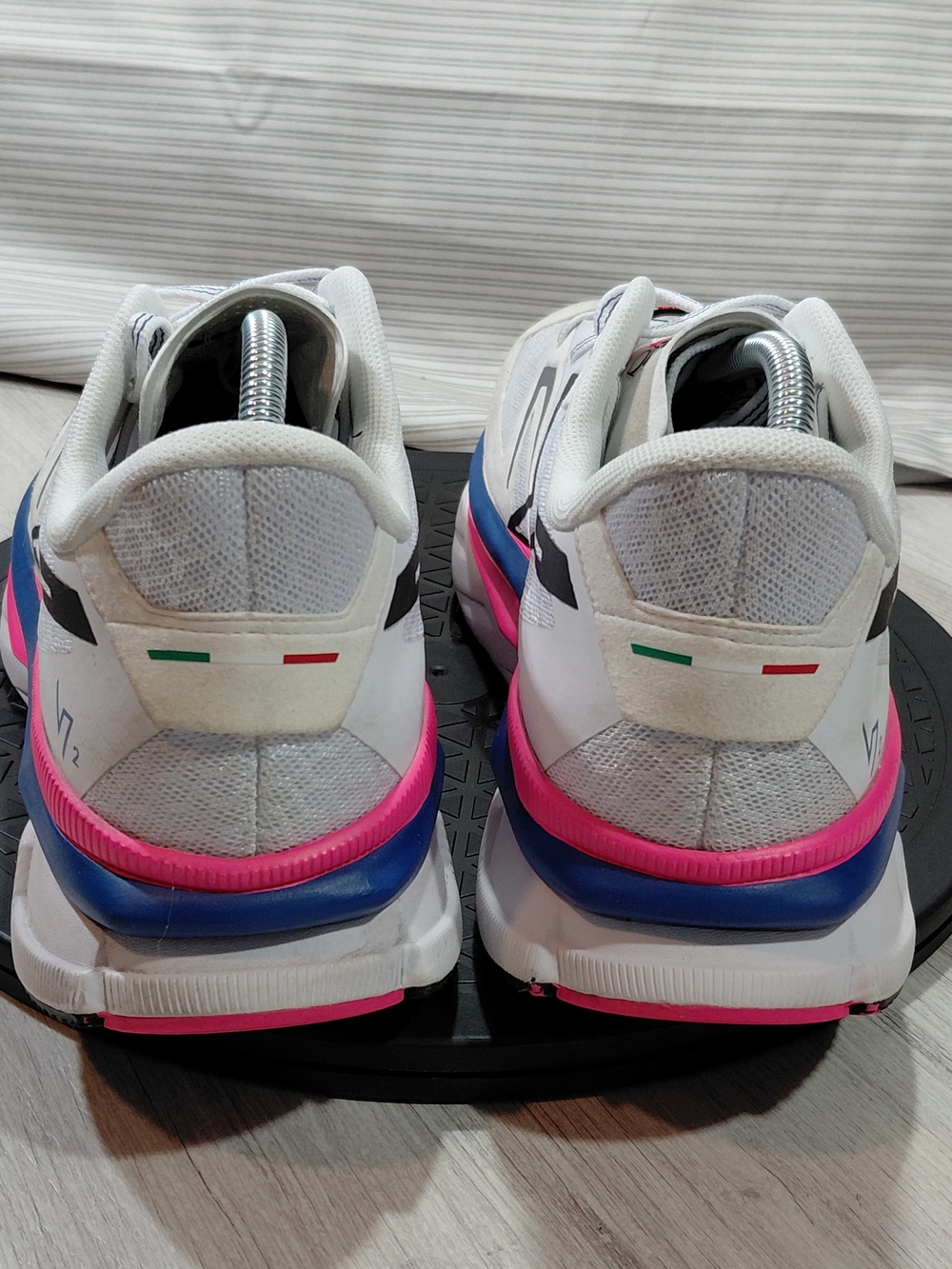 Diadora Mens V7000-2 Italian White Running Shoes with Pink & Blue Accents M10.5 - Picture 4 of 16